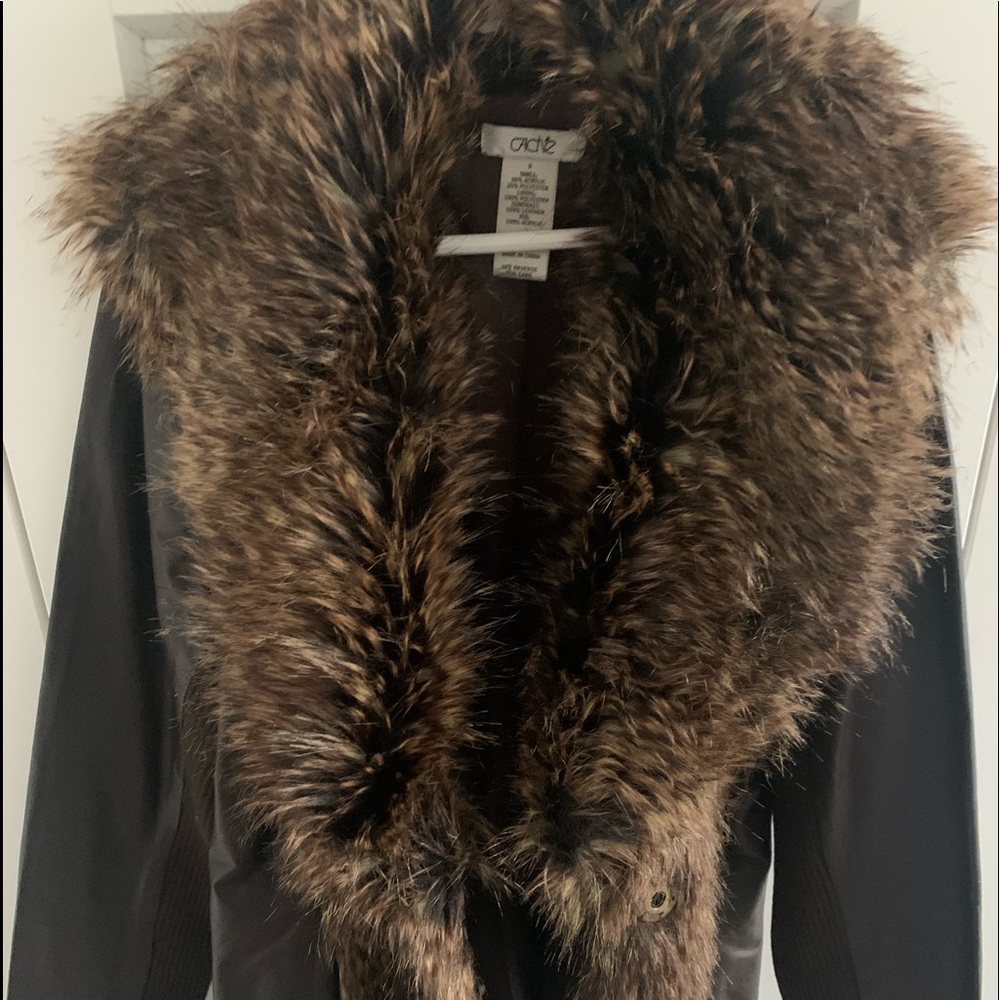 CACHE Leather Fur Trimmed Jacket Size s
Amazing piece, elegant and fun